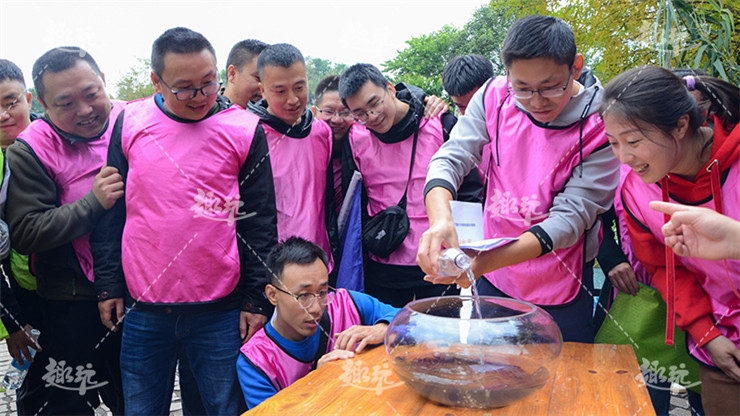 活动回顾 | 宏华安全管理团队《圣水传奇》主题团建活动